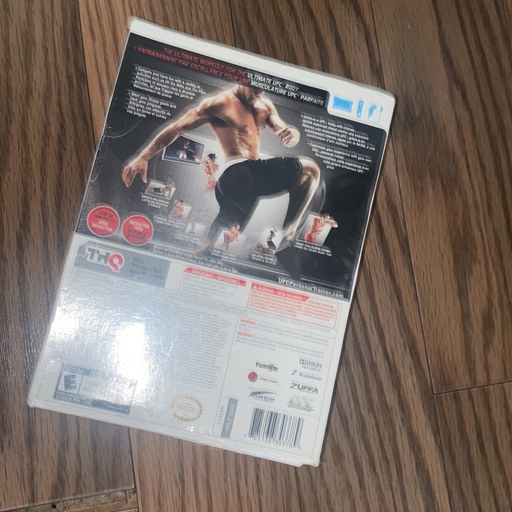 WII UFC  Trainer Bundle - Picture 4 of 4
